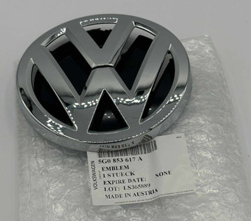 NEW OPEN BOX VOLKSWAGEN GOLF MK7 TRUNK LID BADGE EMBLEM 5G0853617A 2015 OEM